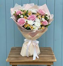Букет цветов из:  Гвоздики, Орхидеи и Розы в Кимовске