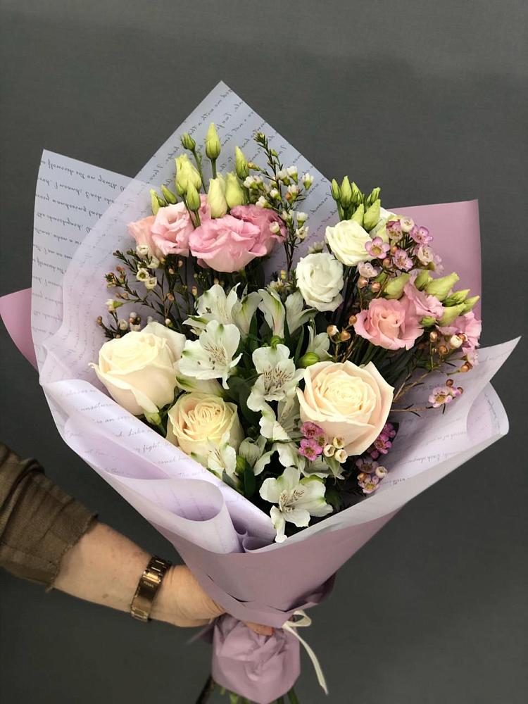 Букет цветов из: Альстромерии, Розы и Лизиантусы в Кимовске