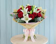 Букет цветов из:  Лилии и Розы в Кимовске
