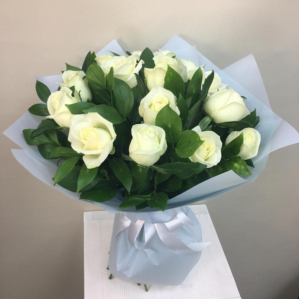 Букет 15 Белых роз Проуд в Кимовске