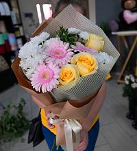 Букет цветов из:  Герберы, Розы и Хризантемы в Кимовске