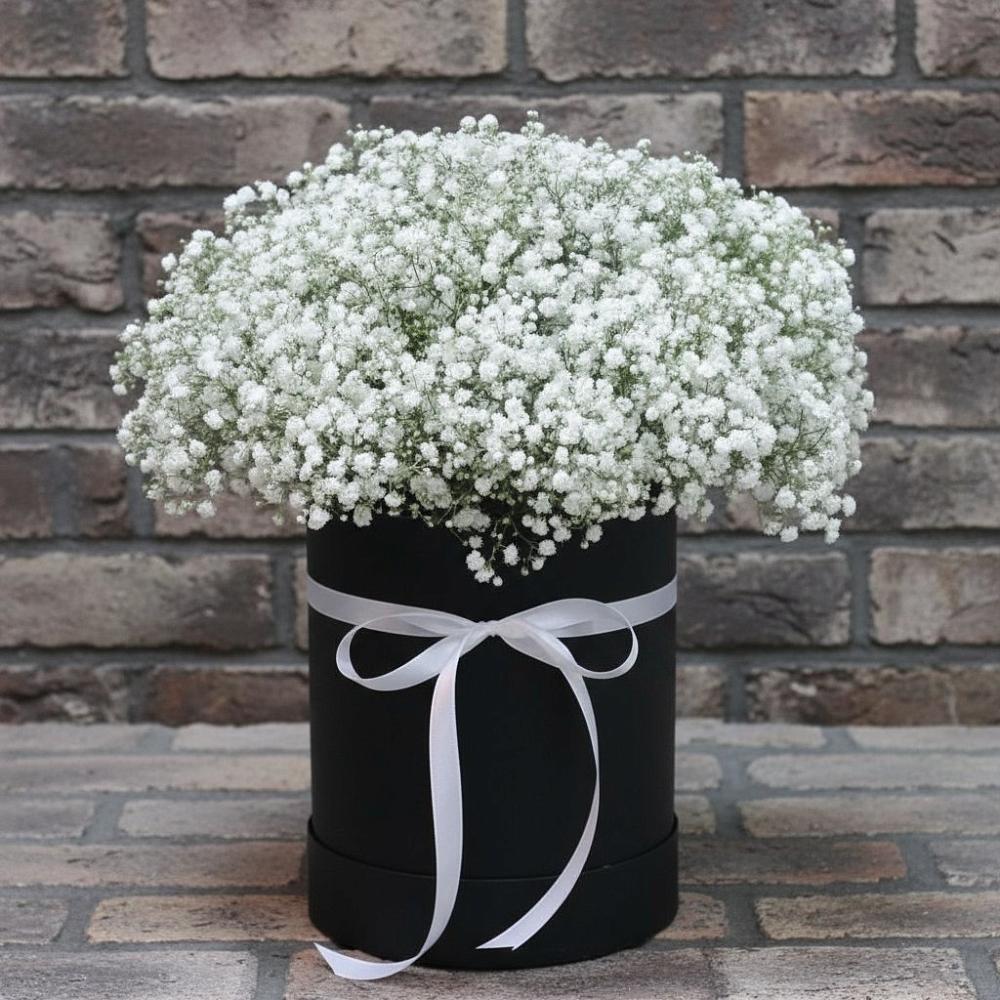 Цветочная композиция из Гипсофила в шляпной коробке в Кимовске