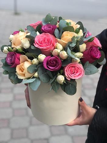 Цветочная композиция из Розы в шляпной коробке в Кимовске