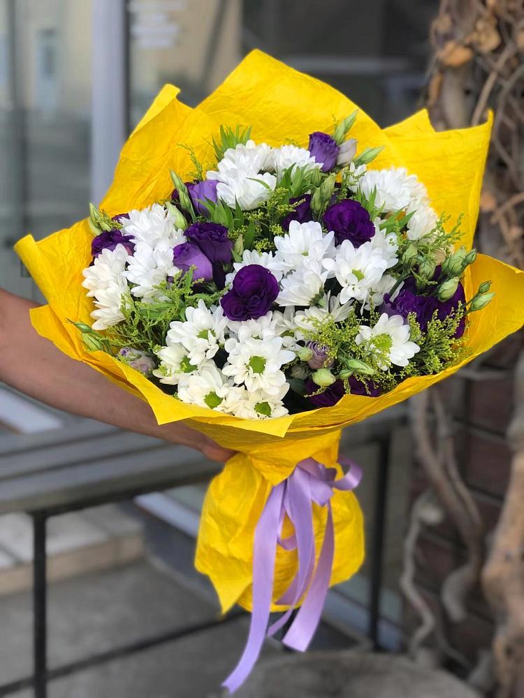 Букет цветов из: Ирисы, Хризантемы и Ромашки в Кимовске
