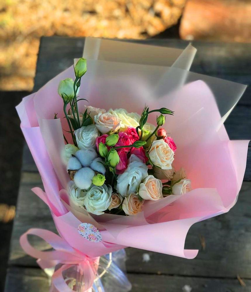 Букет цветов из: Розы и Лизиантусы в Кимовске