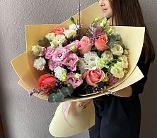 Букет цветов из:  Розы, Лизиантусы и Гвоздики #REPLACE_PRED# Кимовске