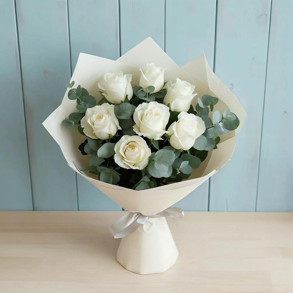 Букет Белые розы в Эвкалипте в Кимовске