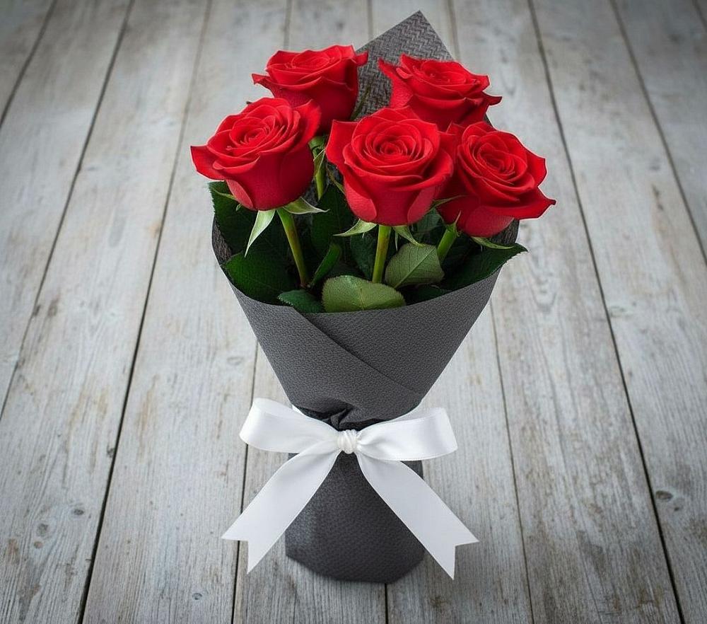 Букет 5 Красных роз Эдлесс Лав в Кимовске