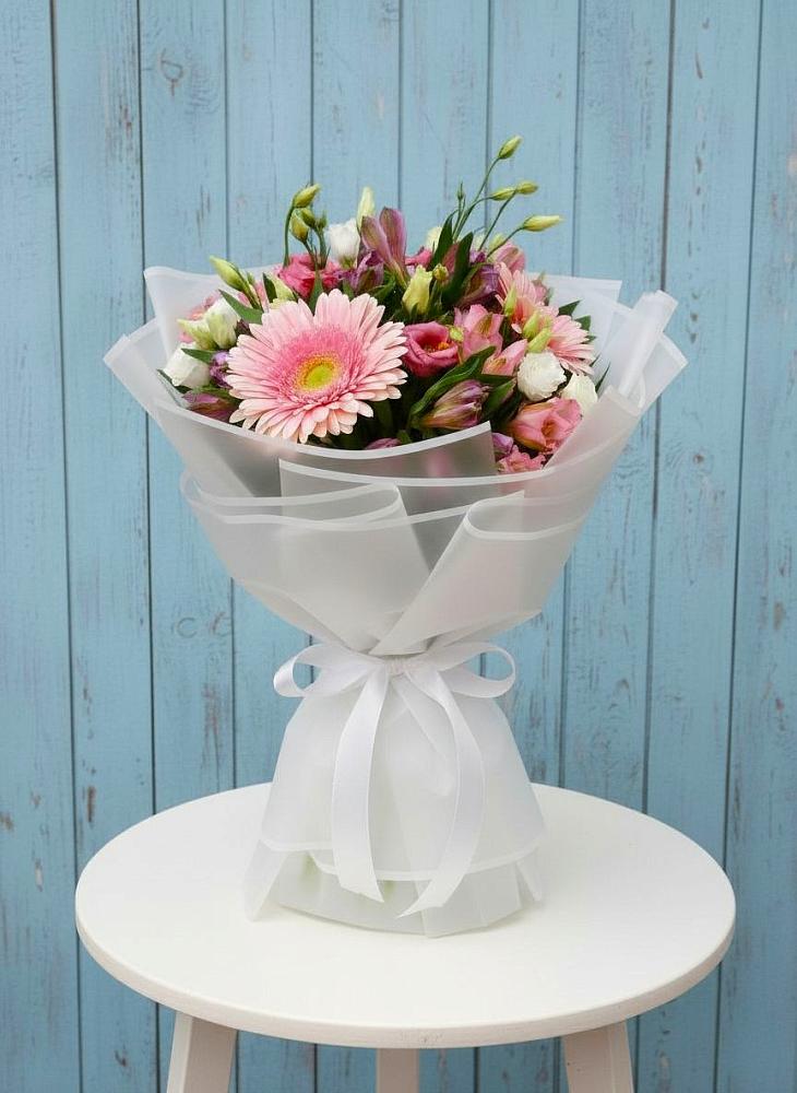 Букет цветов из: Герберы, Альстромерии и Лизиантусы в Кимовске