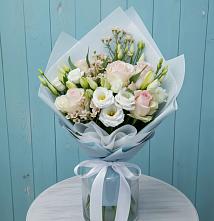 Букет цветов из:  Розы и Лизиантусы в Кимовске