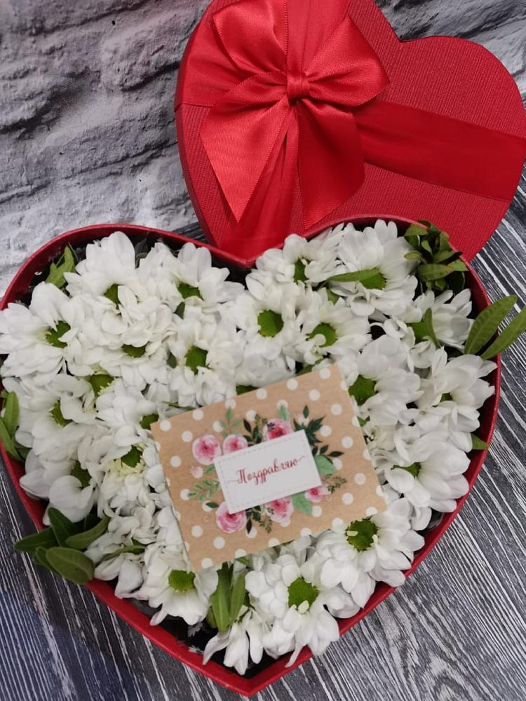 Цветочная композиция из Хризантемы в виде сердца в Кимовске