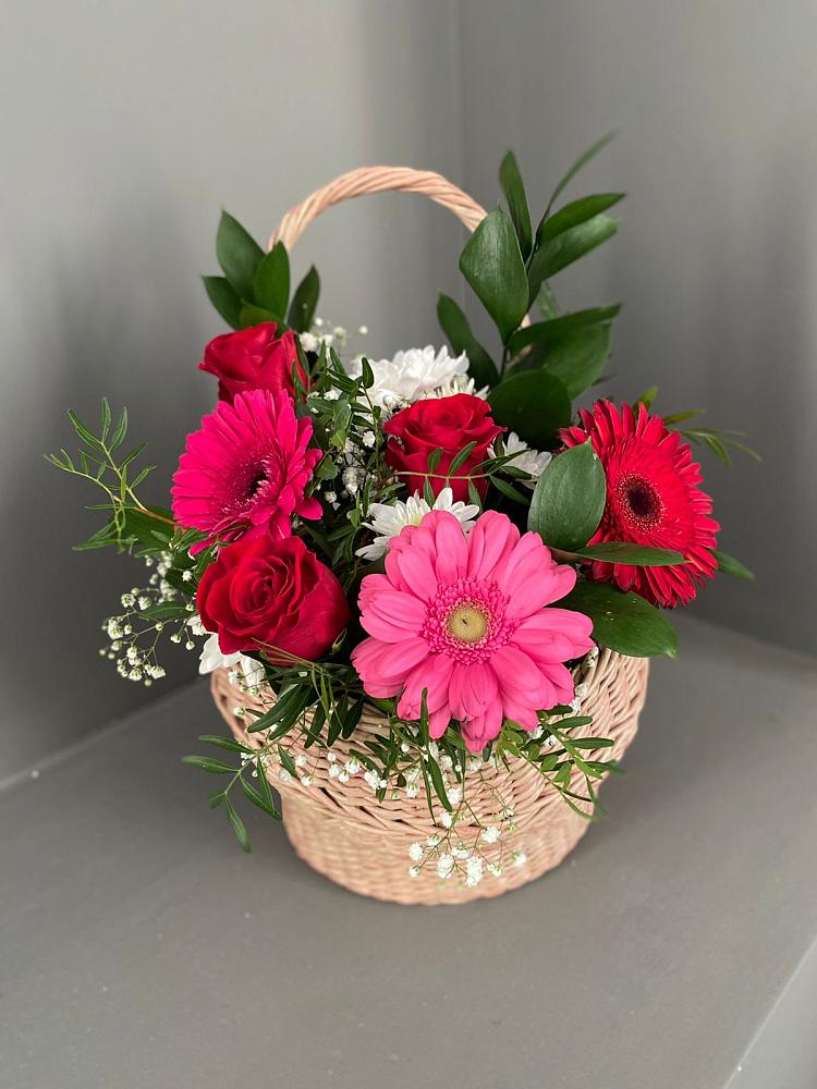 Цветочная композиция из Розы, Хризантемы и Герберы в корзине в Кимовске