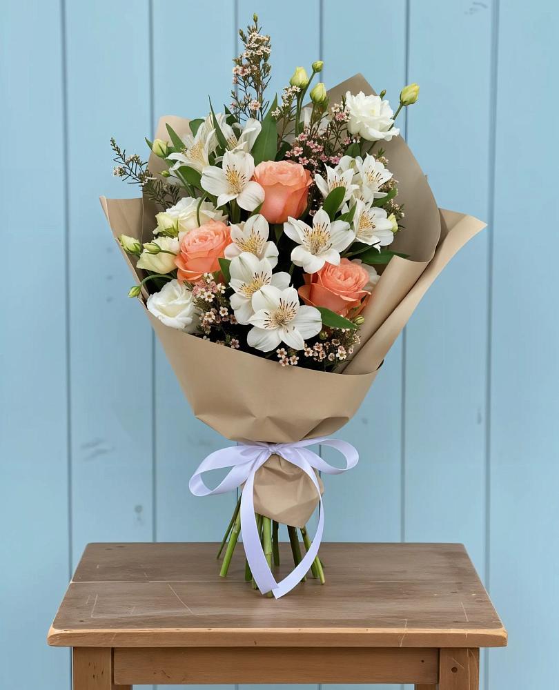 Букет цветов из: Альстромерии, Лизиантусы, Розы и Хризантемы в Кимовске