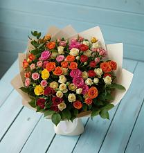 Букет Микс из разноцветных кустовых роз в Кимовске